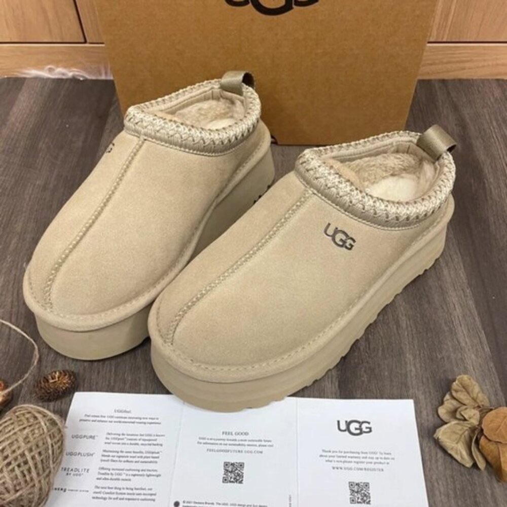 Ugg Women's Cream Slip-On Sandals